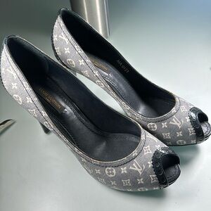 Louis Vuitton Romance peep toe pumps.